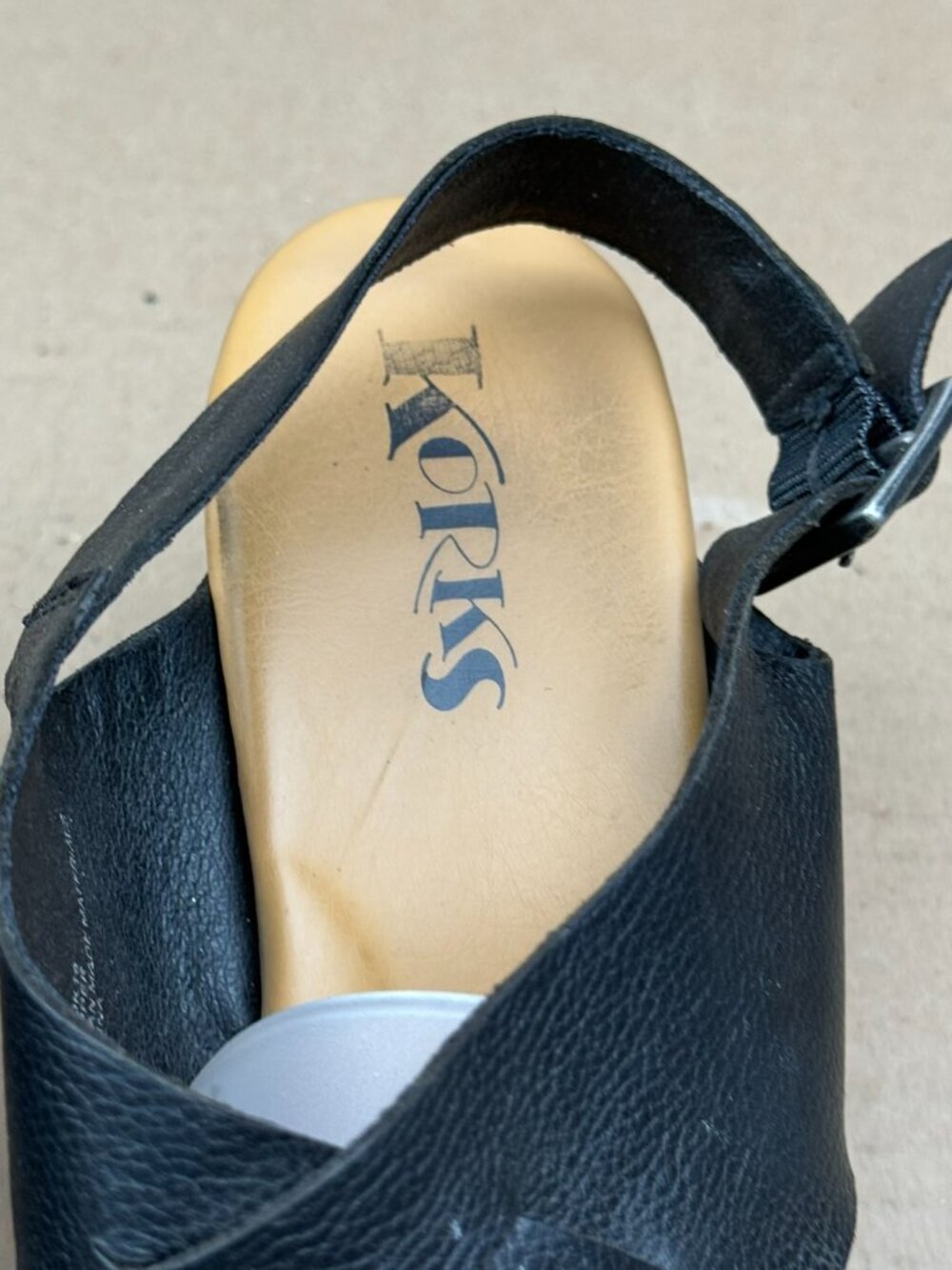 Women's Korks Black Leather Strappy Wooden Clog Sandals Size 9M - Picture 5 of 8